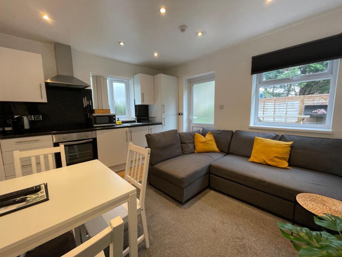 6 Person Apartment In City Centre Cardiff Exterior foto